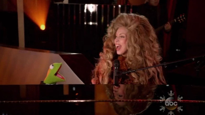 Lady Gaga & the Muppets Holiday Spectacular still 3