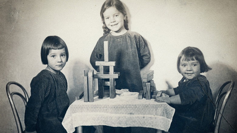 The Mies van der Rohes – A Female Family Saga still 1