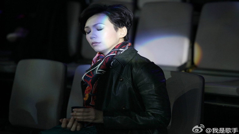 SINGER still 8