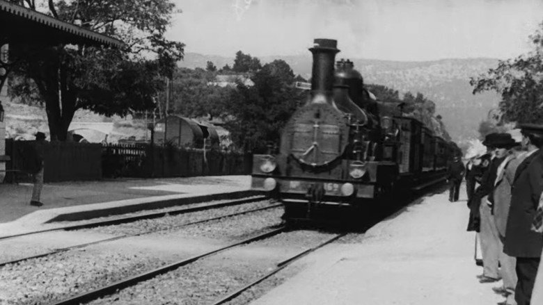 The Arrival of a Train at La Ciotat still 3