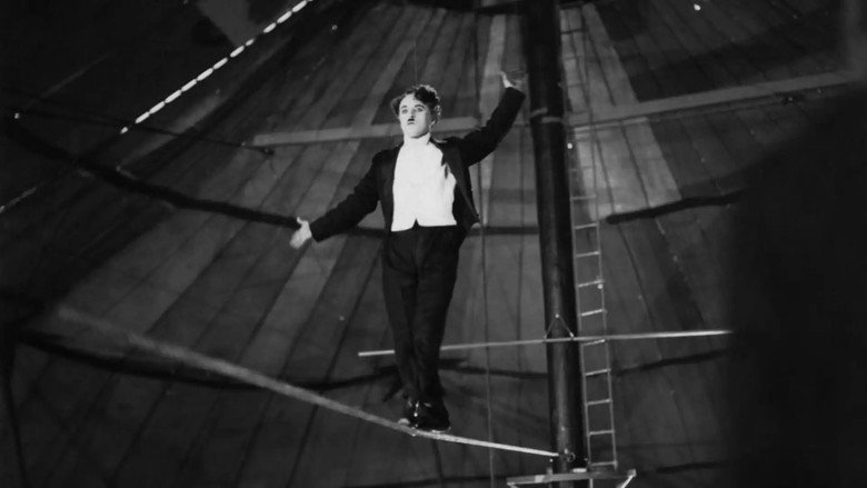 The Circus still 3