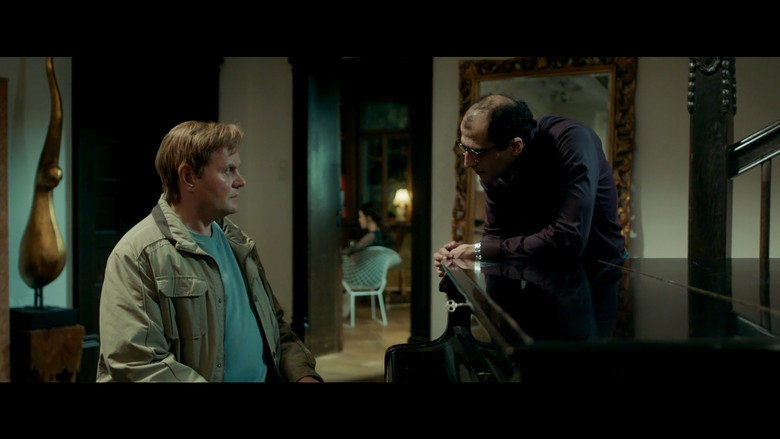 Roxy still 1