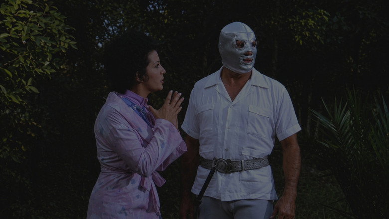 Santo in the Vengeance of the Mummy still 2