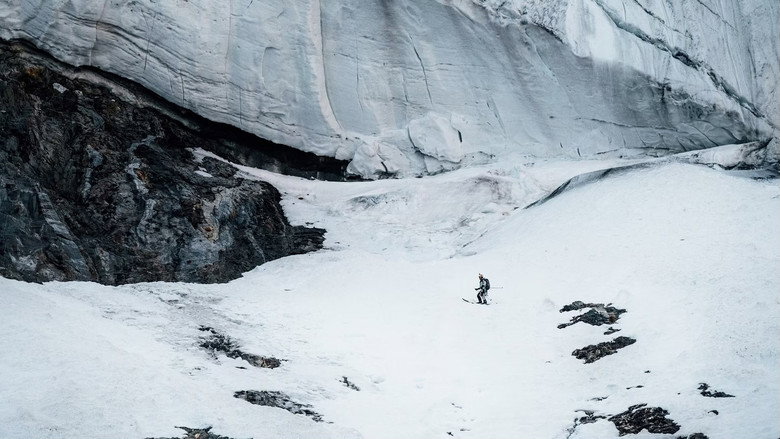 K2: The Impossible Descent still 4