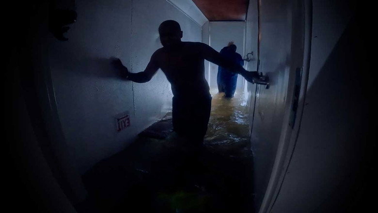 Pris au piège : 60 heures sous la mer still 1