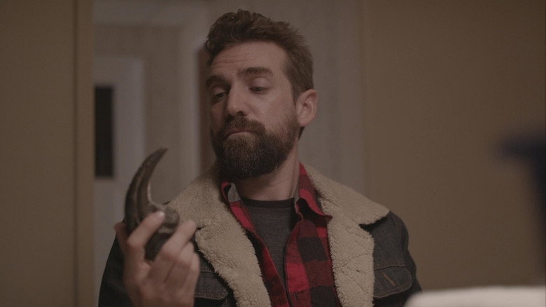 Claw still 7