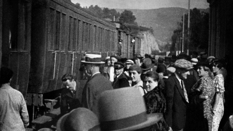 The Arrival of a Train at La Ciotat still 2
