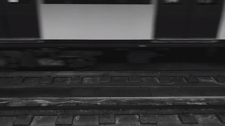 Metro Hours still 3